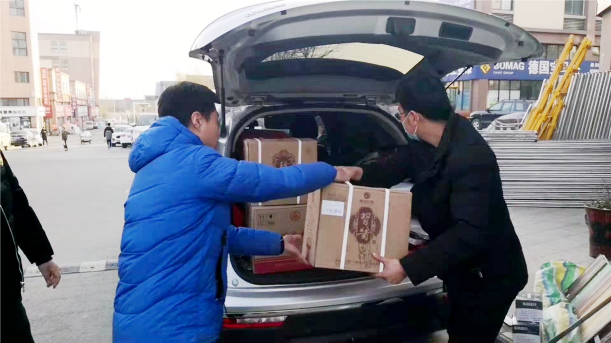 洛阳市西工区鹏辉烟酒商行确保春节年货市场白酒副食品多样化供应