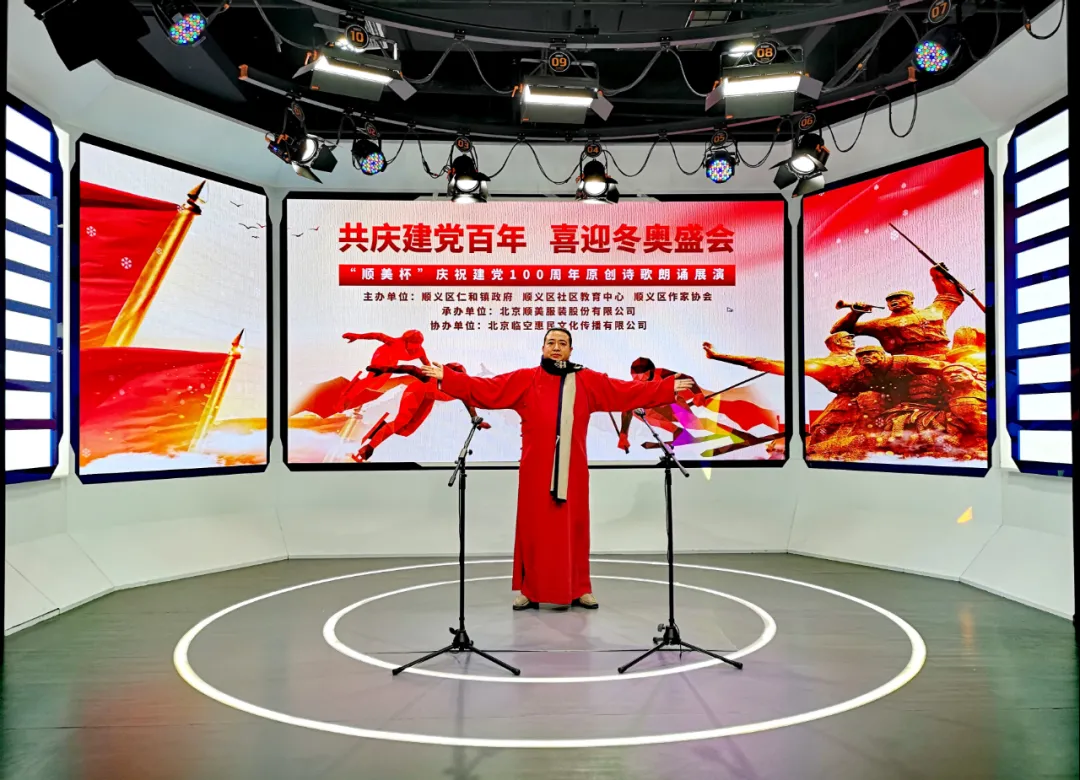 雪石原创诗文《跨越时光，拥抱新年》
