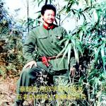      老山战友喜相逢       情深谊重紧相拥