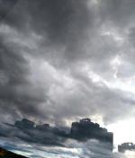 【七律】·暴雨（平水韵）       文/周锦辉