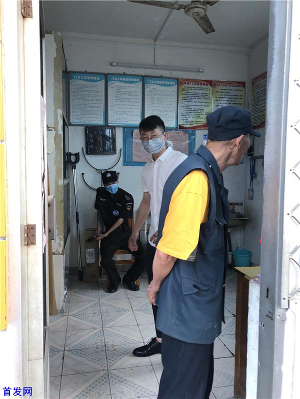 首发 襄阳地产老板带数十人强占学校被警察驱离