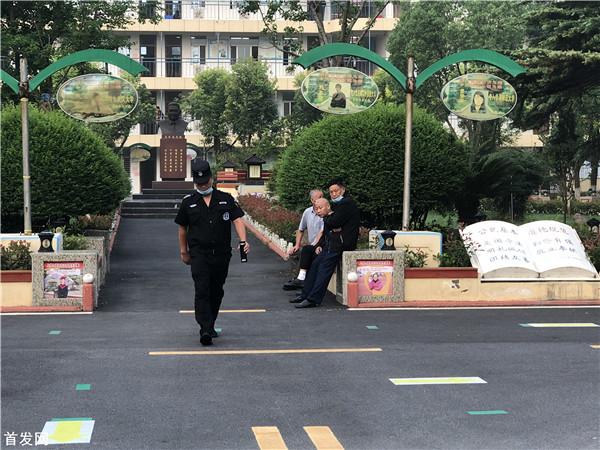 首发 襄阳地产老板带数十人强占学校被警察驱离