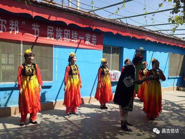 送欢乐 品美食,他们在一起共庆古尔邦节 