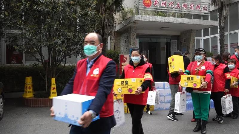 大爱善行公益志愿者倾情助力社区疫情防控工作