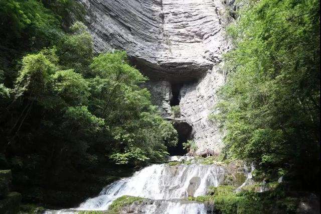 聆听兰台骚赋,指瞰郢都城址,秦将战渠流 呼鹰处,庞居洞,粲登楼.